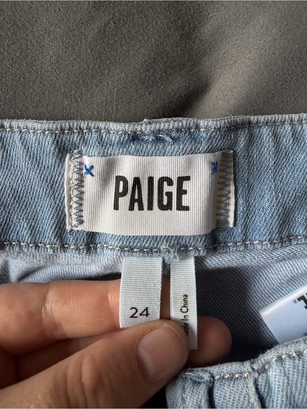 PAIGE Lightwash Pleated Mayslie Double Button Denim Jogger size 24 EUC - Picture 5 of 9